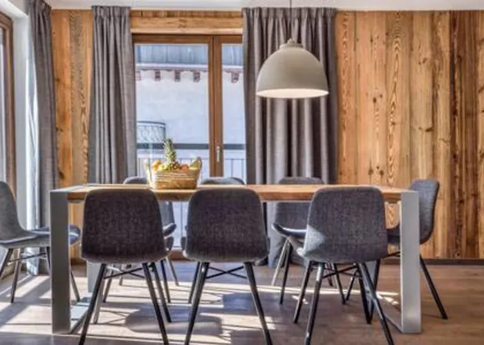 A Stunning Duplex Flat Near The Grands Montets 霞慕尼